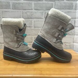 Magellan Girls suede snow boots. Size 11. Black gray faux-fur. Thinsulate. Used.